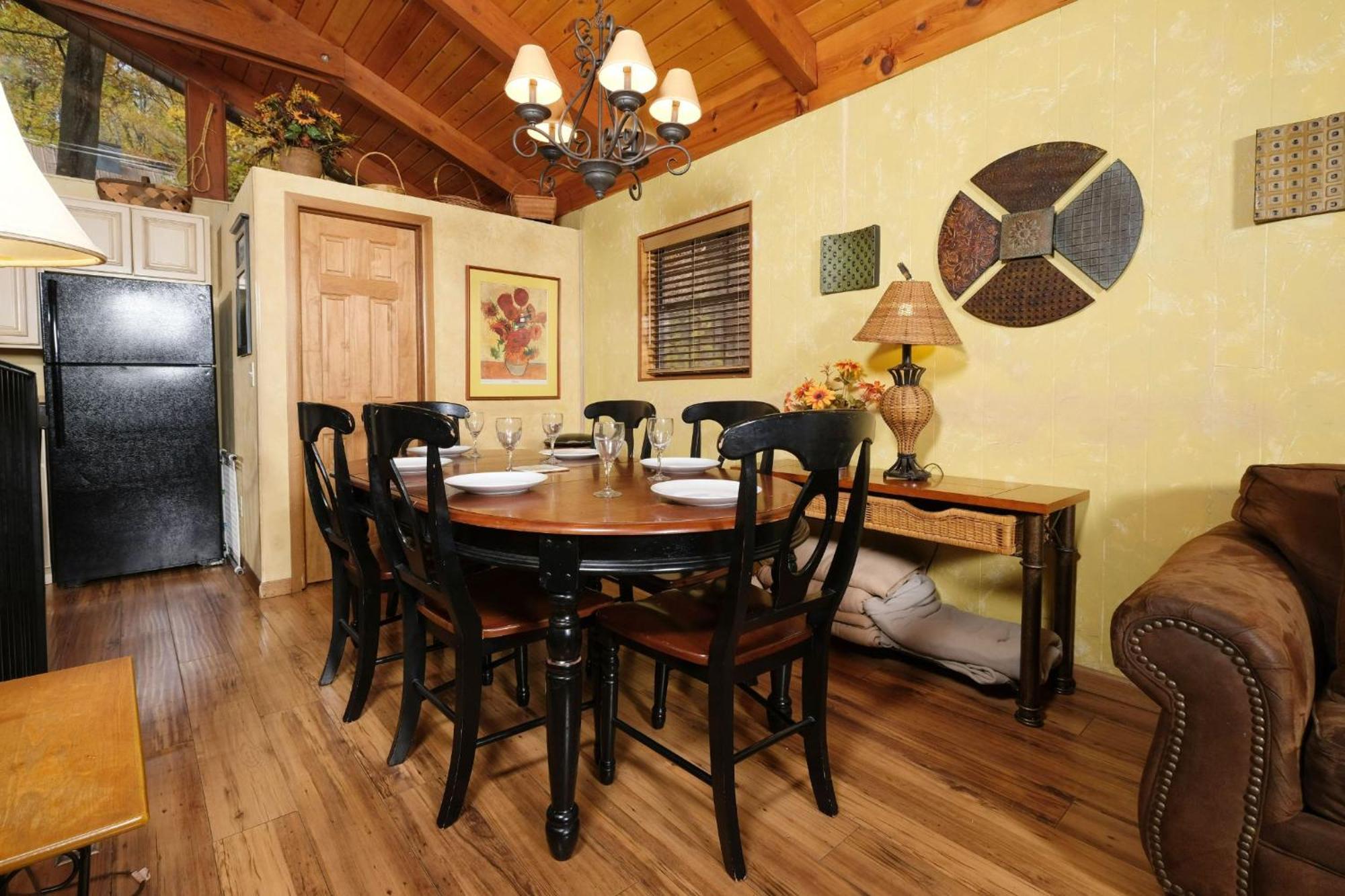 Cabin On The Creek Villa Gatlinburg Exterior photo
