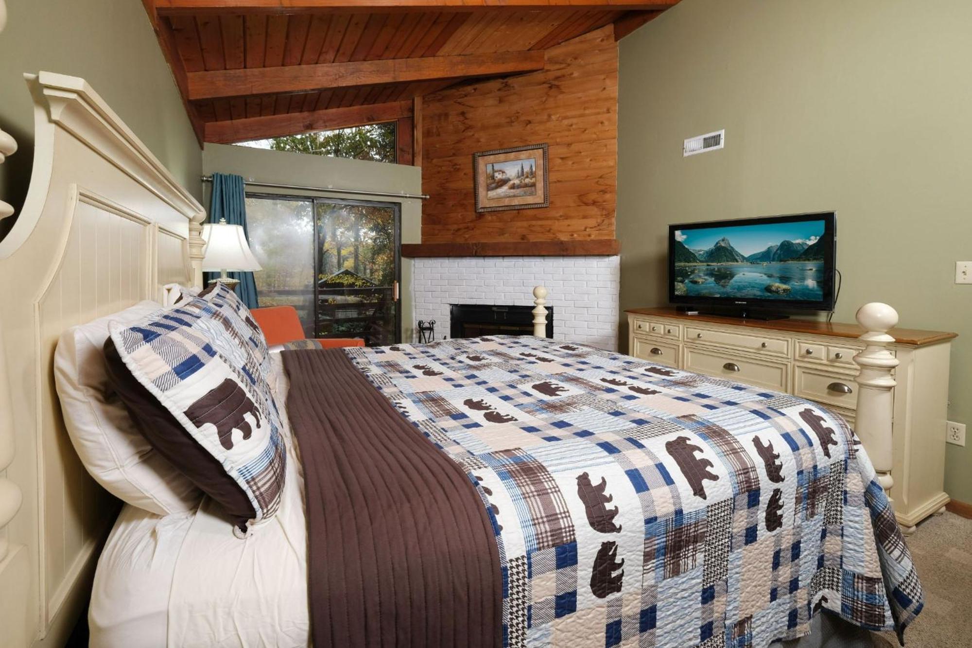Cabin On The Creek Villa Gatlinburg Exterior photo