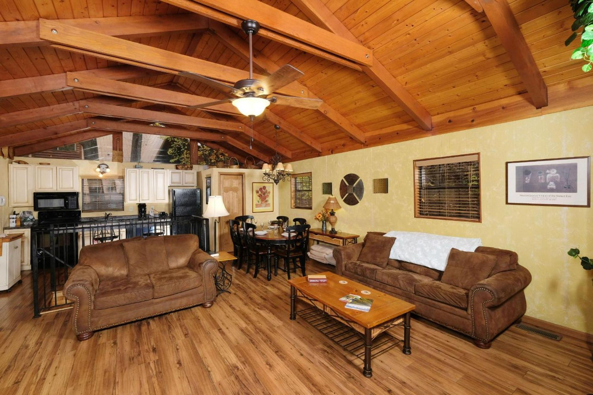 Cabin On The Creek Villa Gatlinburg Exterior photo